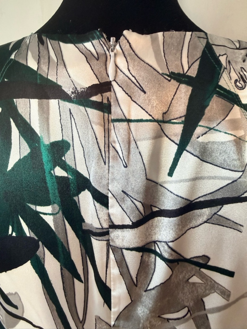 Tahari White Satin Sleeveless Top with Black & Dark Green Brushstroke Print - Picture 3 of 6